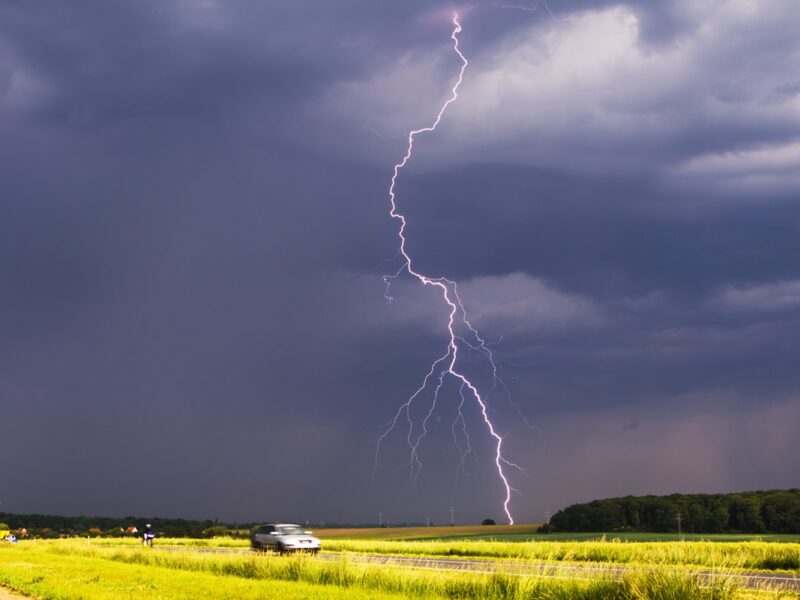 Грози, град та спека: погода в Україні на початку тижня