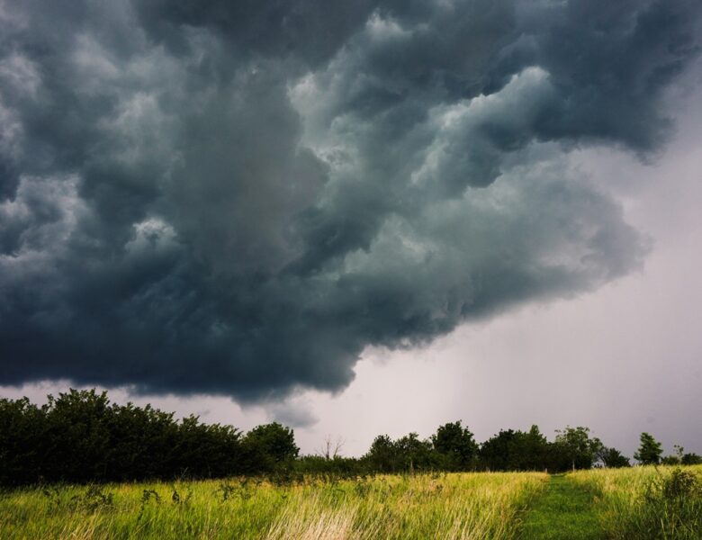 Грози та спека: прогноз погоди на початок тижня