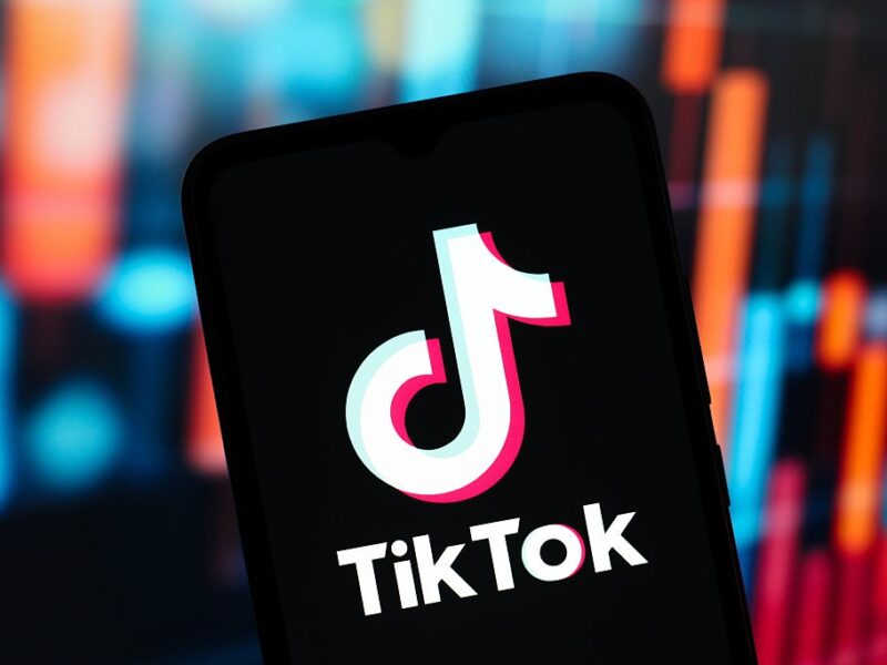 Група багатих людей. Трамп продає TikTok