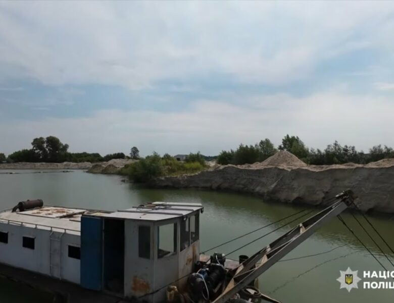 Поліція викрила масштабний незаконний видобуток піску, який міг спричинити екологічну катастрофу