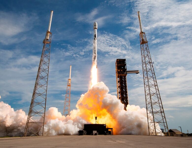 Компанія SpaceX запустила у космос два супутники зв’язку