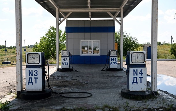 Кремль повністю заборонив вивозити з Росії бензин