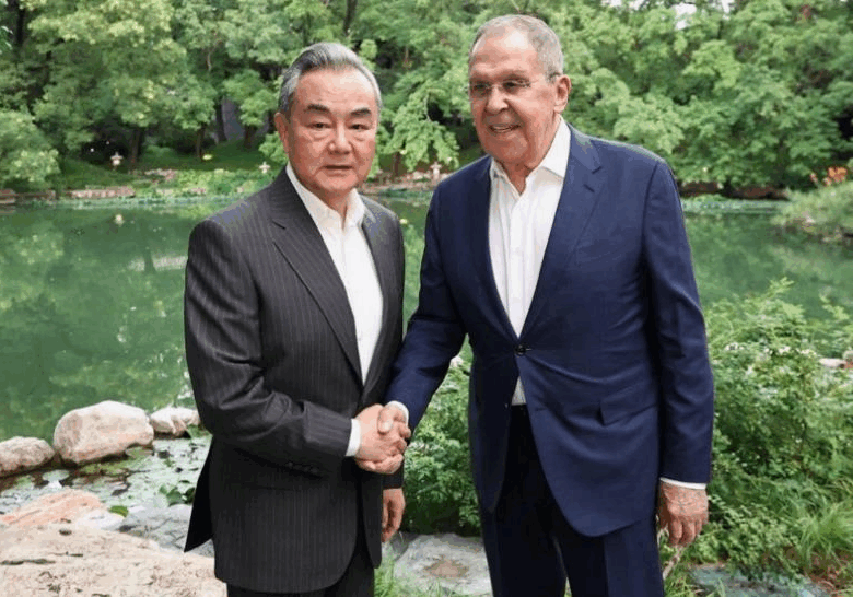 Лавров і Ван І обговорили війну в Україні та співпрацю РФ і Китаю