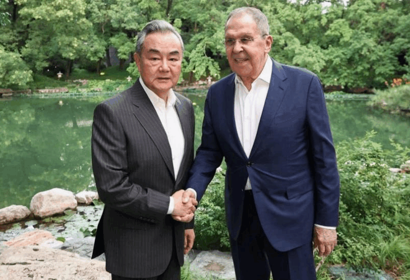 Лавров і Ван І обговорили війну в Україні та співпрацю РФ і Китаю