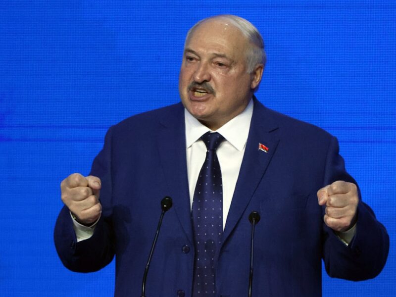 Лукашенко використовує мігрантів для тиску на ЄС – СЗР