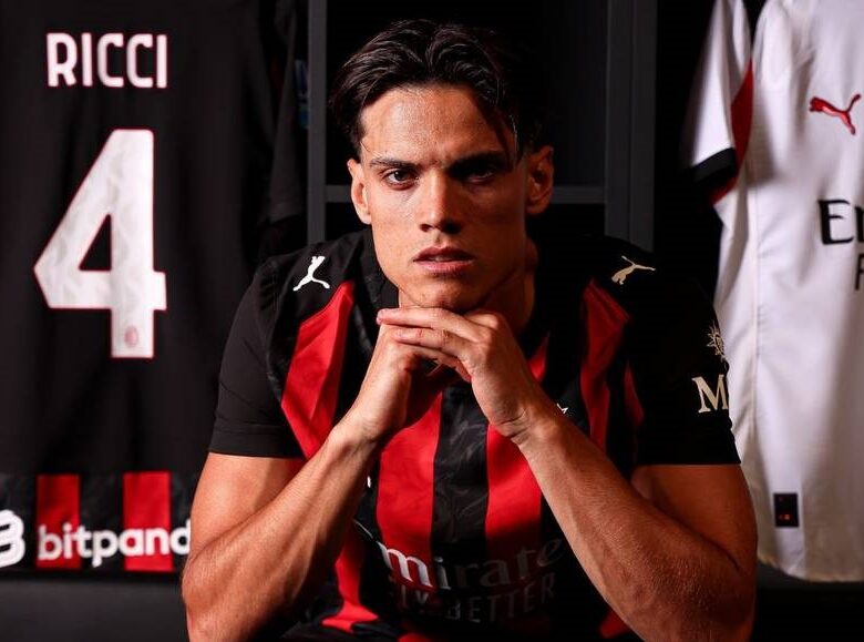 Мілан офіційно оголосив про підписання італійського півзахисника