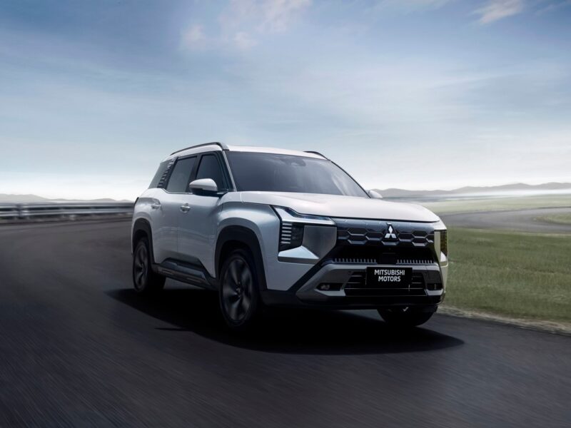 Mitsubishi представила трирядний позашляховик Destinator
