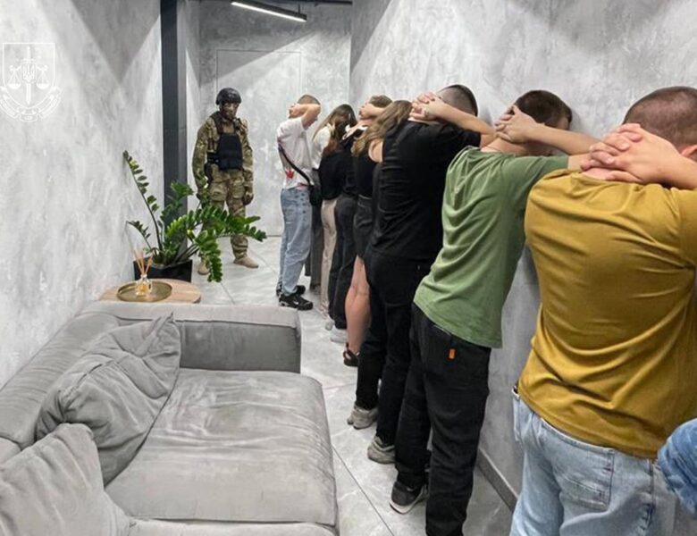 На Дніпропетровщині ліквідували мережу шахрайських колцентрів