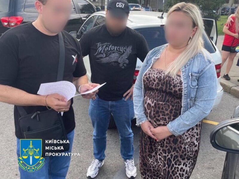 На хабарі викрили посадовицю КМДА та директора столичного ринку