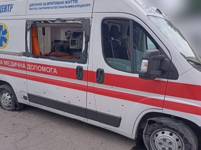 На Херсонщині росіяни дроном атакували “швидку”