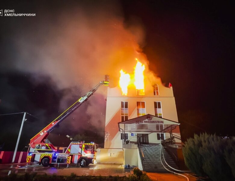 На Хмельниччині блискавка влучила в Дім молитви