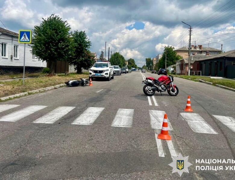 На Київщині бабця-пілот мопеду збила мотоцикліста