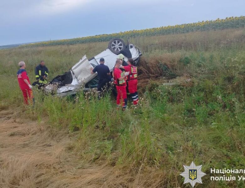 На трасі Київ – Одеса перекинувся Lexus: загинула 29-річна водійка