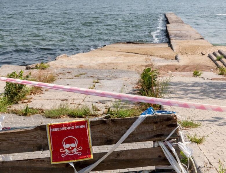 На узбережжі Одещини знищили морську міну