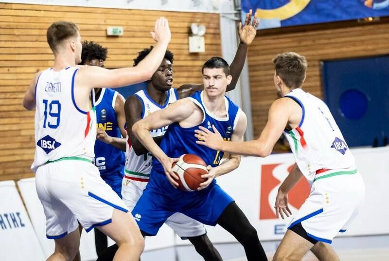 На Євробаскеті U-20 збірна України програла фінальний матч у групі