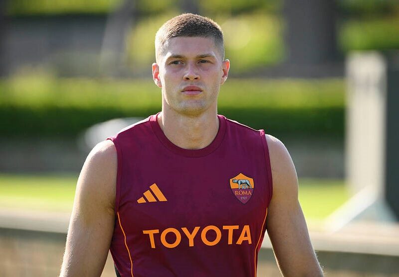 Названо клуби АПЛ, які претендують на Довбика