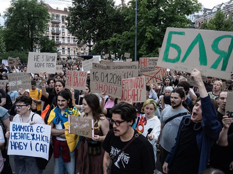 Нові акції. Протести в Україні набирають обороти