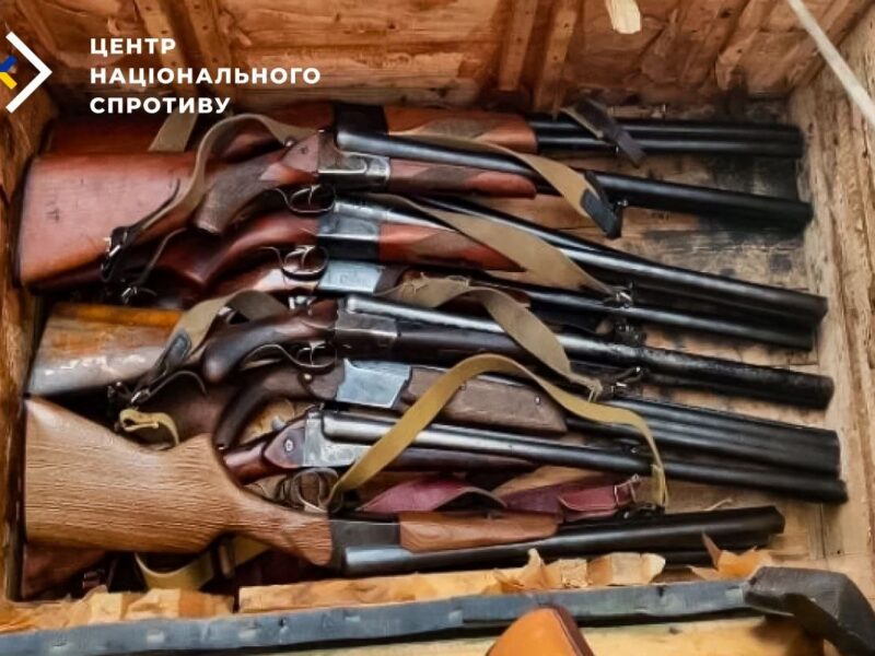 Окупанти на ТОТ вилучають в українців зброю і передають своїй армії – ЦНС