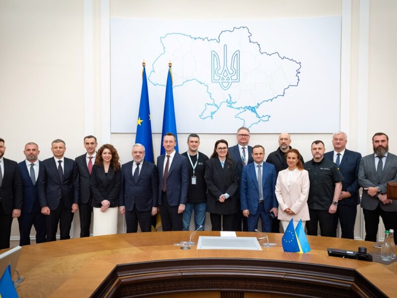 Оновлений Кабмін провів перше засідання