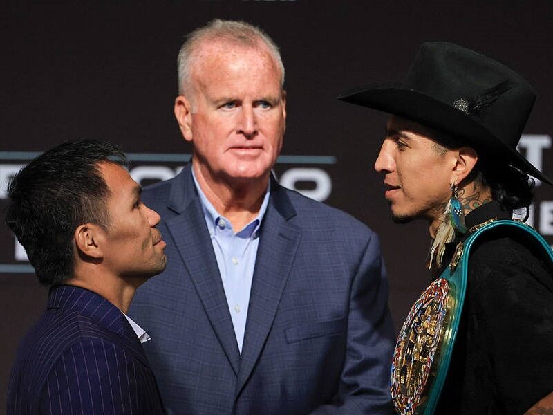 Пак’яо проти Барріоса: дуель поглядів