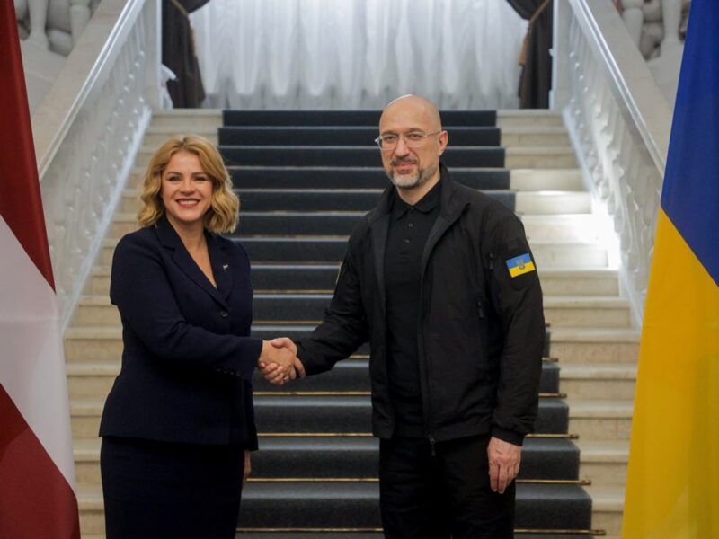 Перша партія БТР уже прибула в Україну – прем’єр Латвії