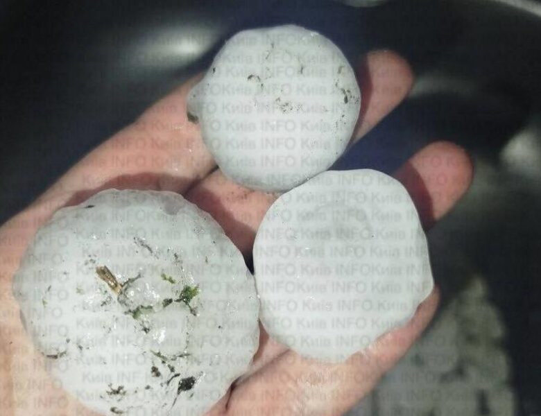 Під Києвом випав град розміром з куряче яйце