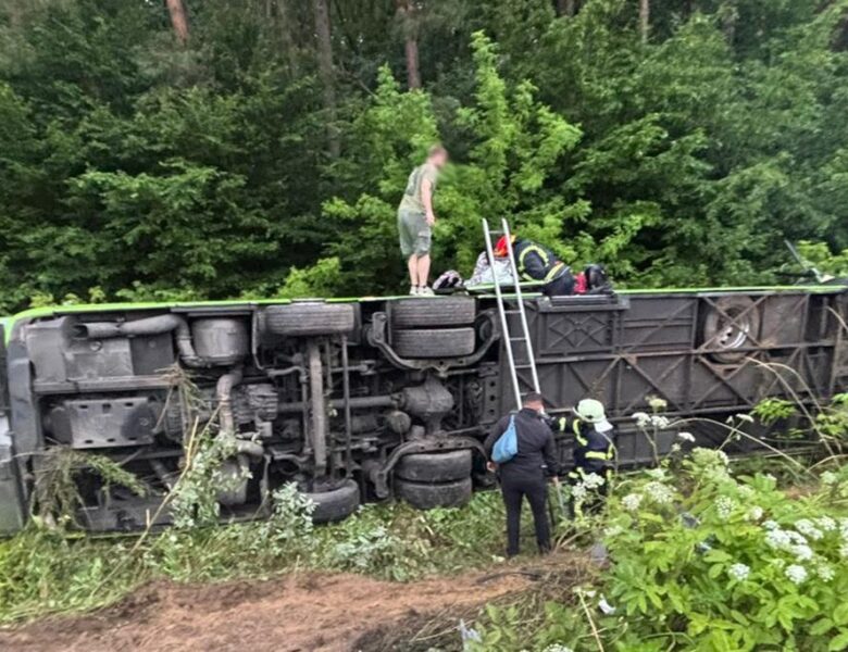 Під Львовом понад 30 людей постраждали у ДТП