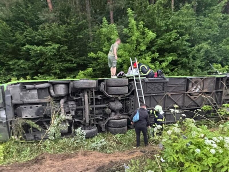 Під Львовом понад 30 людей постраждали у ДТП