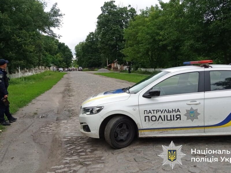 Підозрюваний у вбивстві застрелився під час перемовин з поліціє