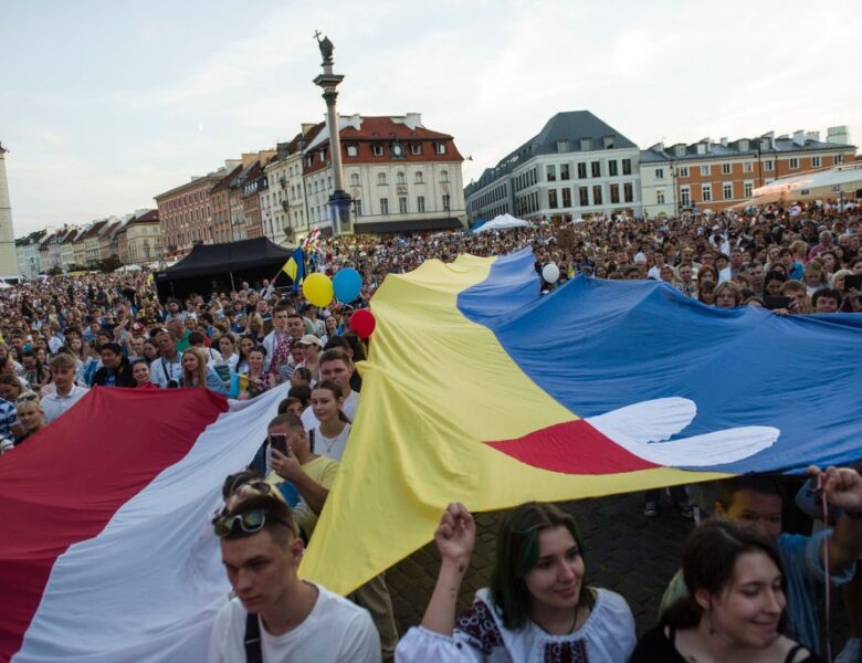 Польща закриє притулки для більшості біженців з України