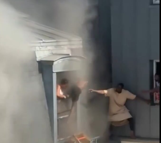 Порятунок з вогню у Парижі прославив іноземця