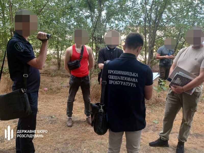 Посадовець ТЦК знімав з розшуку ухилянтів за $1 тис.