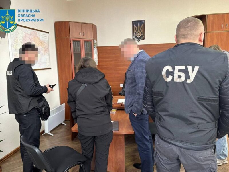 Посадовця Укрзалізниці викрили на розкраданні 22 млн