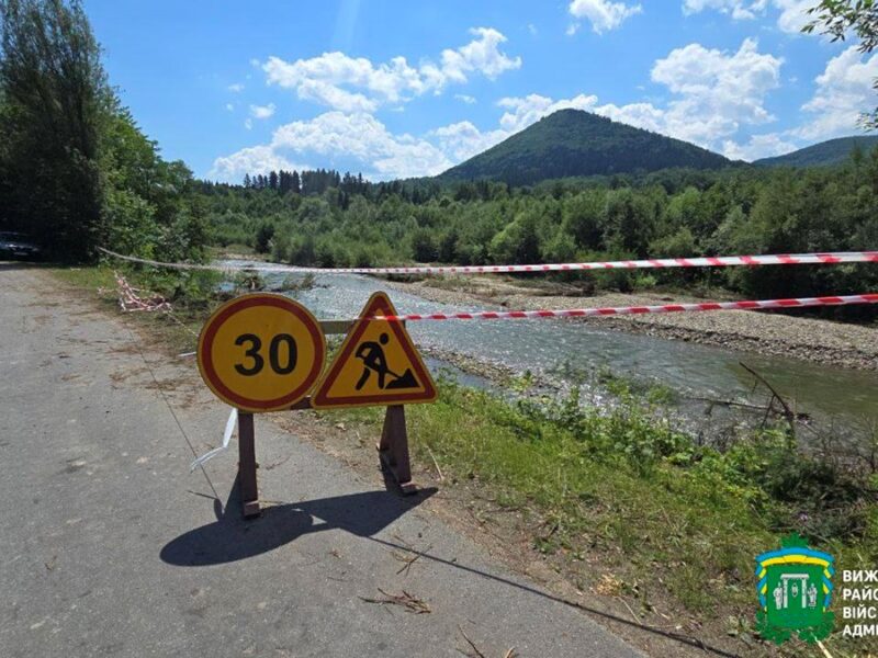 Повінь частково зруйнувала дамбу на Буковині