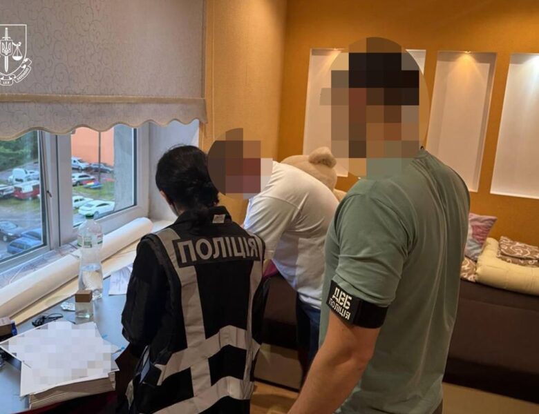 Правоохоронці викрили схему фальшивих довідок для ухилянтів