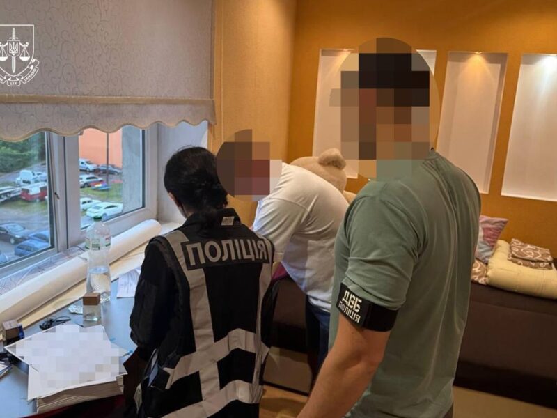 Правоохоронці викрили схему фальшивих довідок для ухилянтів