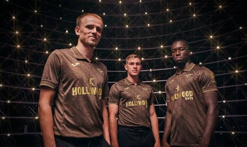 Презентація нової форми Брентфорда з Ярмолюком