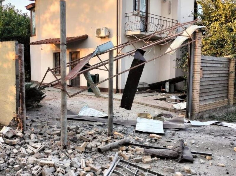 Ракетний удар по Кам’янському: пошкоджено лікарню, є загиблі