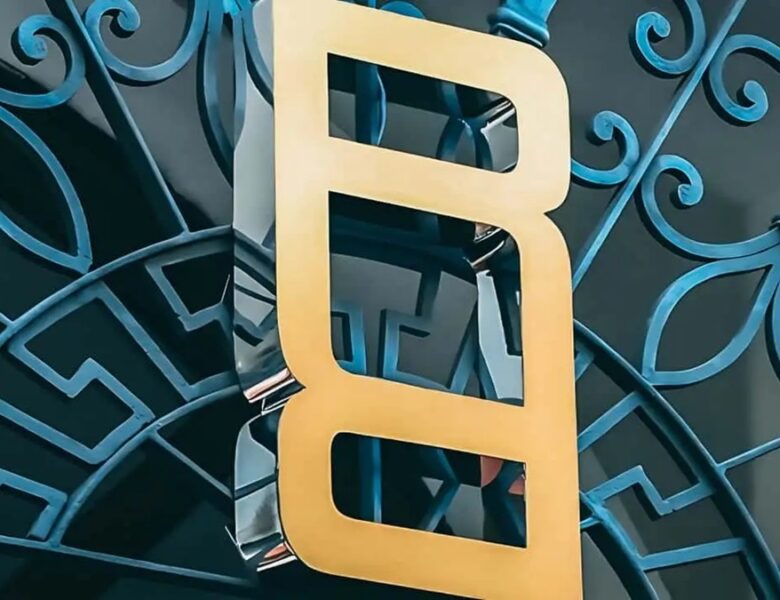 Range Rover показала новий логотип