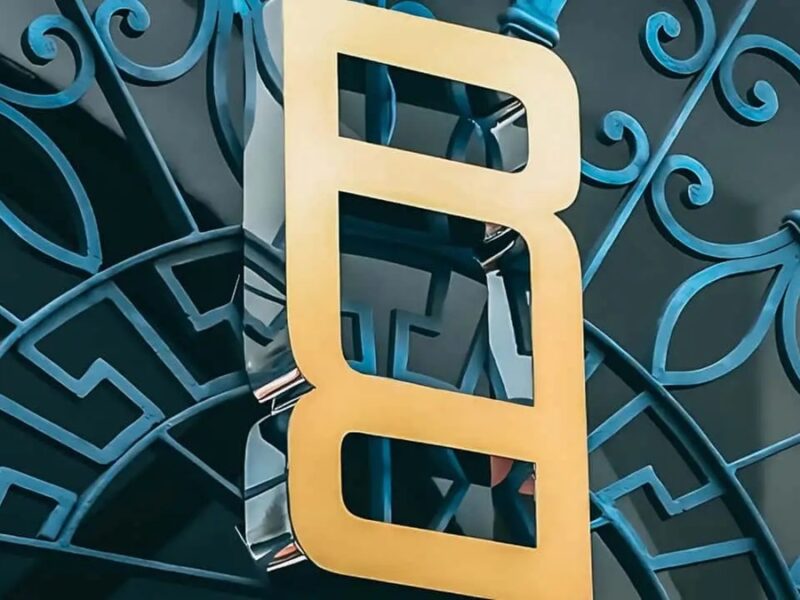 Range Rover показала новий логотип