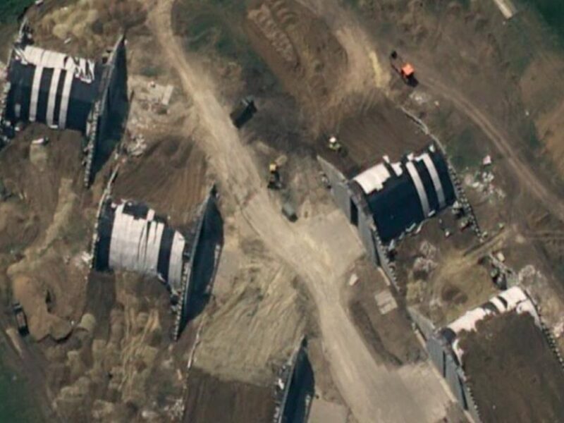 РФ будує укриття на аеродромах: розвідка Британії показала знімки