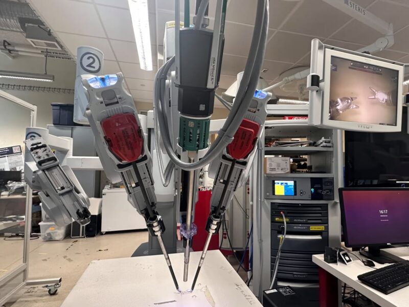 Роботи-хірурги самостійно провели операції