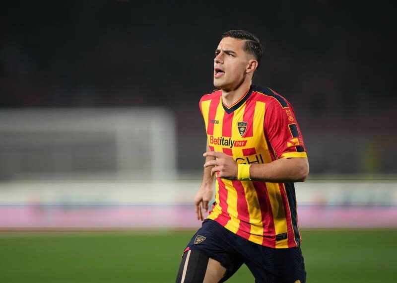 Рома хоче посилити атаку і бачить у форварді Лечче конкуренцію Довбику