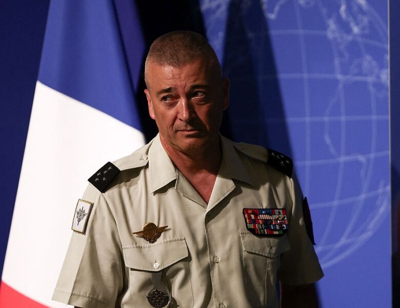 Росія зробила Францію “основною мішенню” в Європі – голова Генштабу