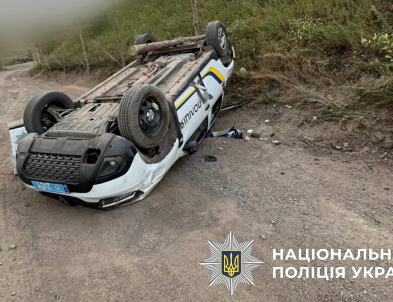 Росіяни дроном вдарили по авто поліції на Харківщині