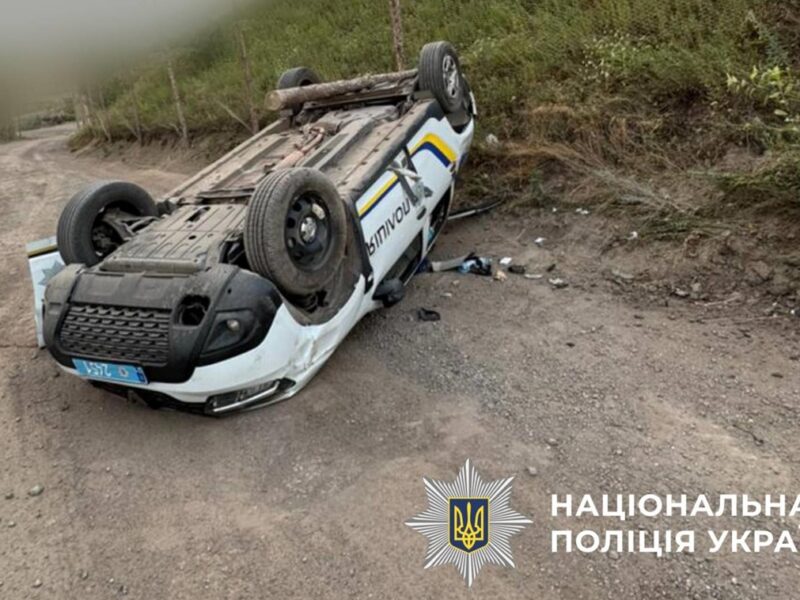 Росіяни дроном вдарили по авто поліції на Харківщині