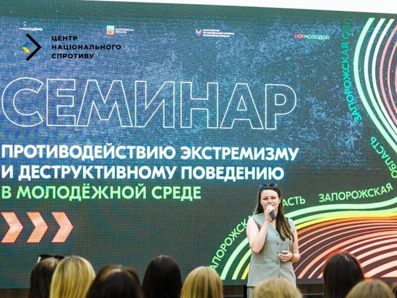 Росіяни на ТОТ навчають молодь виявляти “нелояльне населення”