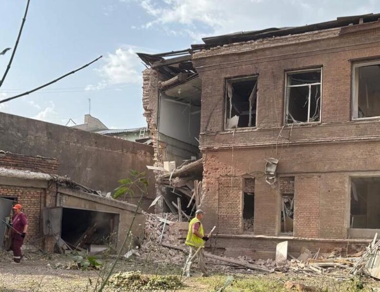 Росіяни пошкодили три медзаклади на Харківщині