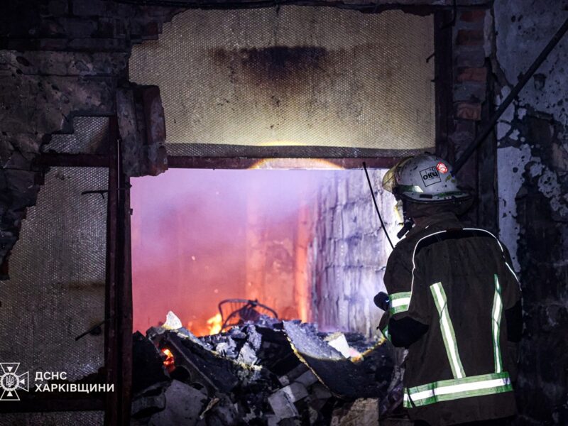 Росіяни вдарили по передмістю Харкова, є поранені