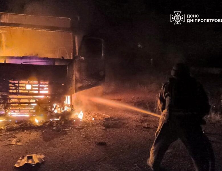 Росіяни вдарили по рятувальниках під час гасіння пожежі на Дніпропетровщині